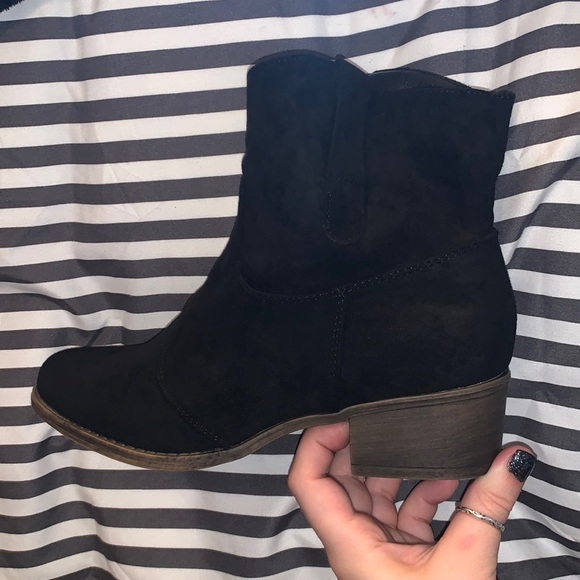 Short Booties. Brand New Never Worn - Picture 2 of 3